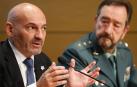 El juez Javier Gómez Bermúdez (c), junto al mando de la Guardia Civil, Gabriel Ordaz (d), y al director del Centro Memorial de la Víctimas del Terrorismo, Florencio Domínguez (i).