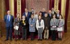 La Presidenta, el consejero Aranburu y la consejera Herrera, acompañados por representantes de los y las donantes que han participado en el acto