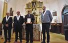 Joaquín Mencos, Pedro del Guayo (actual prior), Juan José Martinena y Pío Guerendiáin en la presentación del libro que cuenta los siete siglos de historia de la cofradía.