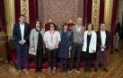 De izquierda a derecha, Rubén Goñi, Ainhoa Aznárez, la hija de Koteto Ezkurra Maialen, la Presidenta Barkos, Javier Eseverri, la consejera Herrera y Primitivo Sánchez.
