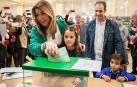 Dos apoderados de Vox increpan a Susana Díaz momentos antes de votar