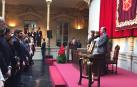 Saray recibe la Medalla de Oro de Navarra como una "quimioterapia dulce y vigorizante"
