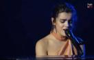 Amaia y Alfred consiguen enamorar al público de la gala 'People in red' de Barcelona.