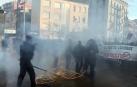 Un detenido durante protestas por acto por la Constitución en Girona