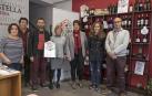 El primero de los nuevos puntos de venta, durante la inauguración en la sede del consorcio turístico.