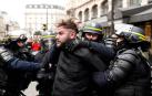 Uno de los arrestados tras las protestas de los 'chalecos amarillos' en Francia.