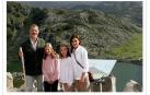 Los Reyes felicitan la Navidad con una foto en los lagos de Covadonga
