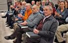 El acto de conmemoración del aniversario de la federación de Apymas Herrikoa dedicó un reconocimiento especial a los 9 presidentes que ha tenido en sus 4 décadas. En primera fila, y de derecha a izquierda: José Luis Irisarri, Esteban Gallego, Miguel Torregrosa, Enrique Uriarte, Isabel Irigoyen, Pedro Rascón y Santiago Álvarez. En la imagen falta Demetrio Fernández, que no acudió, y José Luis García, actual presidente.