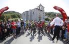 Momento  del aurresku y el corte de cinta de la salida de  Urdax en 2016.