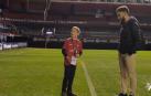 Un niño autista asiste al Osasuna-Alcorcón y conoce a Roberto Torres