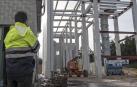 La refinería, en construcción con el equipamiento más voluminoso ya introducido.