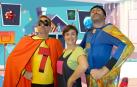 David Larrea (izq.), Ana Berrade y Miguel Goikoetxandía, caracterizados como sus personajes.