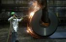 Un peón del metal en Navarra gana más por hora que un ingeniero en Lérida