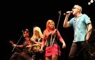 La mítica B-52s, nuevo cabeza de cartel del Azkena Rock de Vitoria 2019