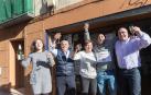 UN BRINDIS POR LA SUERTE De izquierda a derecha, María Aliaga Díaz (hija del dueño del establecimiento fiterano donde se vendió un décimo del 'Gordo'); José M.ª Rupérez Polo y Julia García Calleja (agraciados); José M.ª Sanz Jiménez (novio de María Aliaga); y Francisco Javier Aliaga Herrero (dueño del establecimiento) brindan con cava.