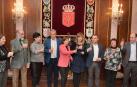 La presidenta Barkos brinda acompañada por sus consejeros.
