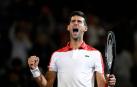 Djokovic reina en Shanghai y se acerca a Nadal