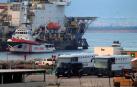 El Open Arms atraca en el puerto de Crinavis, en Cádiz, con más de 300 migrantes