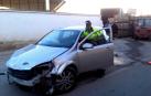 Conduce ebrio y sin carné y choca contra un muro en Tudela y lo derriba