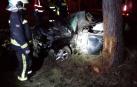 Hallan una maleta con restos de sangre a 150 metros de un coche accidentado en Funes