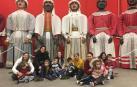 La Comparsa de Gigantes y Cabezudos recibe a niños con autismo