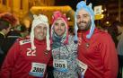 Cerca de 5.000 corredores se animaron a participar la tarde noche del 31 de diciembre en la tradicional carrera de San Silvestre que organiza, desde hace 36 años, el club Beste Iruña por las calles del centro de Pamplona. Ropa deportiva y disfraces se dieron la mano para despedir 2018 de la mejor manera posible.