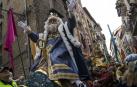 Melchor, Gaspar y Baltasar pasearon por las calles de la capital navarra con su comitiva real.