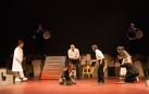 Doke Antzerki Taldea pone en escena 'Hamaika amaren seme (alaba)' en Iturrama