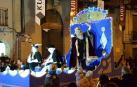 Sus Majestades llenaron de ilusión a los niños en las calles de Tafalla.