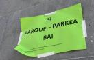 Los vecinos mantienen desde hace semanas unos carteles reivindicativos visibles a pie de calle.