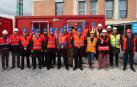 Foto de grupo de los participantes en la visita al edificio en construcción de Mutilva