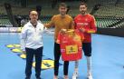El navarro Javi Martínez visita a la selección española en Múnich
