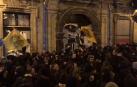 Cientos de jóvenes se manifiestan ante la puerta del gaztetxe