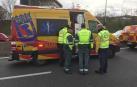 Un coche arrolla a un taxista que trataba de cortar la A-2 y se da a la fuga