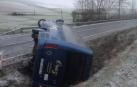 Tres heridos leves tras volcar un microbús escolar en Ibiricu a causa de la nieve