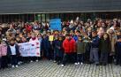 Alumnos de Santa Catalina sacan un ejercicio a la calle y se manifiestan contra la pobreza