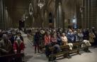 Los fieles llenaron el recinto catedralicio y algunos tuvieron que permanecer de pie en los laterales.