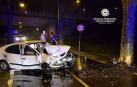 Grave un conductor al chocar con un árbol en la carretera de la Universidad