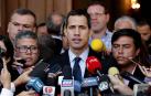 El presidente de la Asamblea Nacional, Juan Guaidó, habla con los medios este martes en la sede del Parlamento.