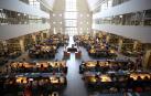 La biblioteca de la UPNA señaliza sus estanterías con códigos QR temáticos