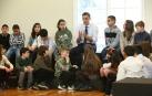 Pedro Sánchez recibe en Moncloa a un grupo de alumnos de Marcilla
