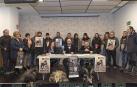Integrantes de los colectivos que participan en el programa, durante su presentación. En la mesa, Edurne Ruiz Armendáriz, Diego de Antonio Quintana y Juantxo Macua Ruiz.