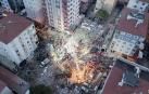 Sigue el rescate en el edificio de ocho plantas derrumbado en Estambul