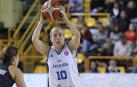 La navarra María Asurmendi asombra en la Euroliga con un triple desde su campo