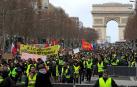 Los 'chalecos amarillos' toman de nuevo París en el Acto XII de movilizaciones