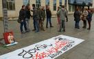 Familiares y amigos de la víctima, que han estado presentes durante las seis sesiones del juicio, frente al Palacio de Justicia.