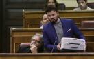 Los diputados de ERC en el Congreso Gabriel Rufián y  Joan Tardà sentado, durante una sesión del congreso de los diputados.