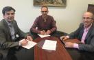 El director general de Educación Roberto Pérez junto a representantes de ANEL