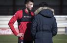 David García entrena con el grupo con una protección facial