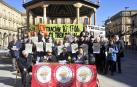 Integrantes de  Zona Media por el Tren y colectivos que les apoyan en la rueda de prensa en Tafalla.